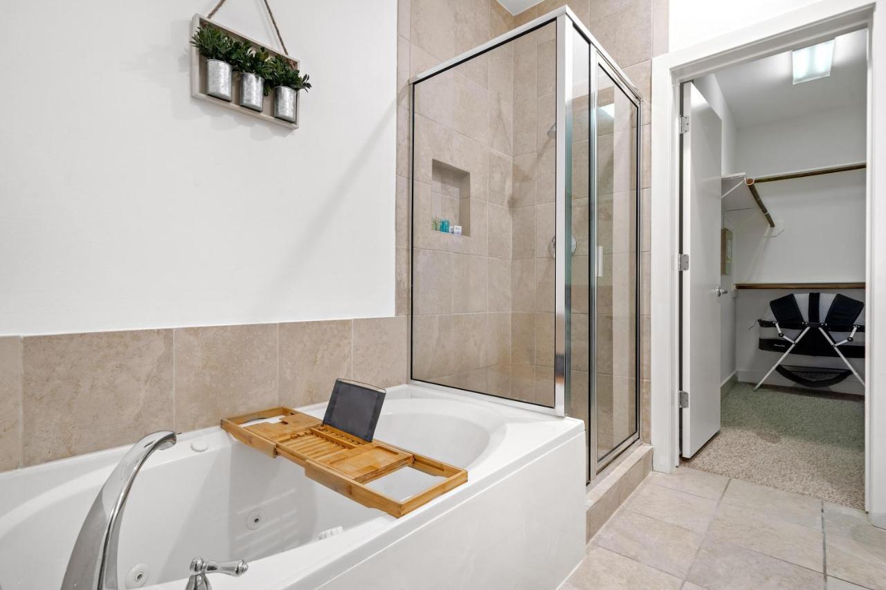 Houston Getaway By Downtown Pool Table Pets Villa ภายนอก รูปภาพ